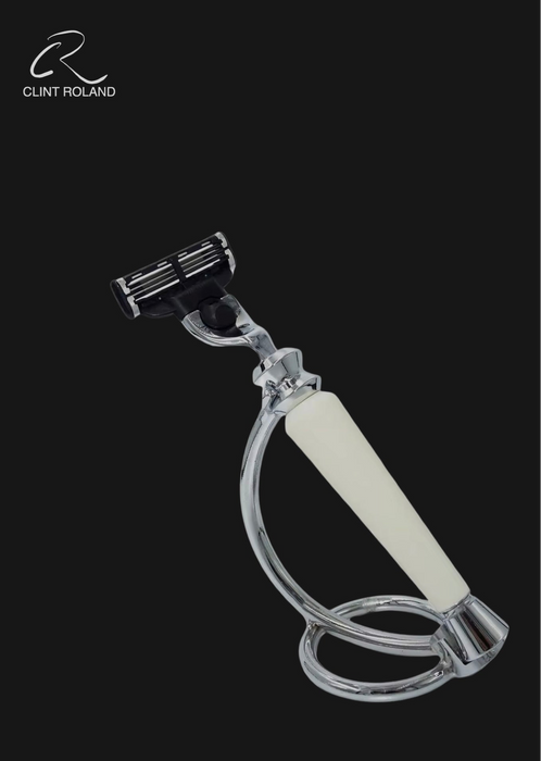 Maquinilla de afeitar clásica vintage con soporte curvo cromado